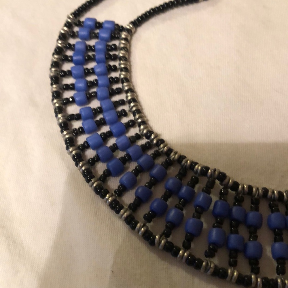 Black and blue beaded necklace - Picture 4 of 5